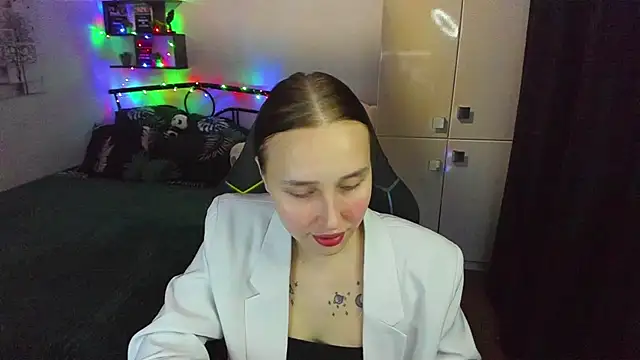 LinaTruly online show from February 9, 2026, 10:25 pm