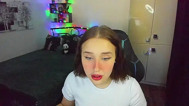 LinaTruly online show from March 3, 2026, 10:15 pm