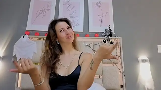 Snapshot of jolie_lov chatting on October 2, 2025, 1:07 pm jolie lov online show from October 2, 2025, 1:07 pm