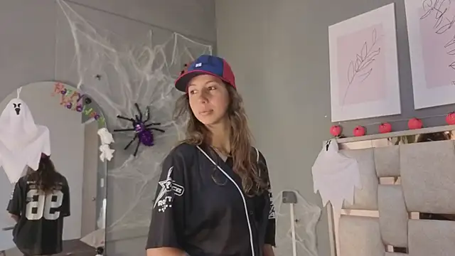 Snapshot of jolie_lov chatting on October 16, 2025, 1:01 pm jolie lov online show from October 16, 2025, 1:01 pm