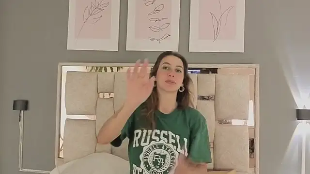 Snapshot of jolie_lov chatting on November 1, 2025, 1:35 pm jolie lov online show from November 1, 2025, 1:35 pm