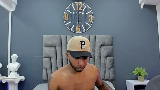 Robin Rief online show from April 12, 2026, 8:03 pm