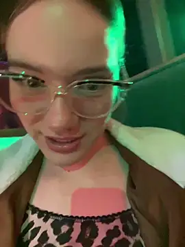 NicoleCut online show from October 19, 2025, 11:38 pm