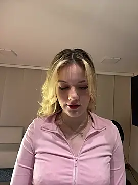 Snapshot of NicoleCut chatting on February 6, 2026, 9:45 am NicoleCut online show from February 6, 2026, 9:45 am