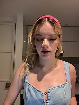 NicoleCut online show from March 11, 2026, 9:59 am