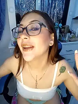 Snapshot of Luna_SofiaXX chatting on January 17, 2025, 5:53 am Luna SofiaXX online show from January 17, 2025, 5:53 am