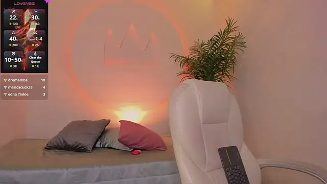 Ariana Pierce online show from November 30, 2025, 1:37 pm