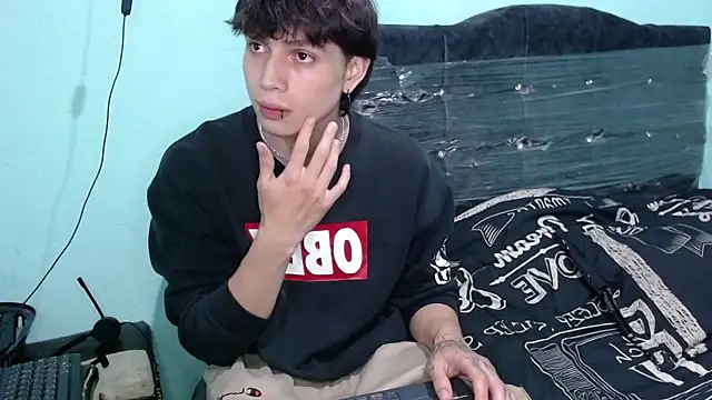 Snapshot of pervertsteens3 chatting on October 14, 2025, 7:20 am pervertsteens3 online show from October 14, 2025, 7:20 am