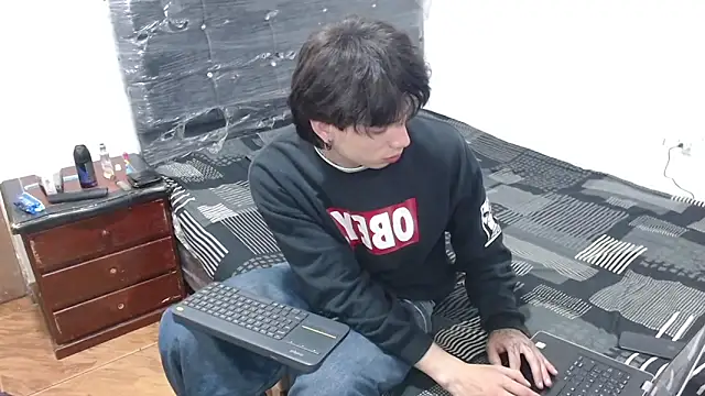 Snapshot of pervertsteens3 chatting on November 6, 2025, 7:04 pm pervertsteens3 online show from November 6, 2025, 7:04 pm