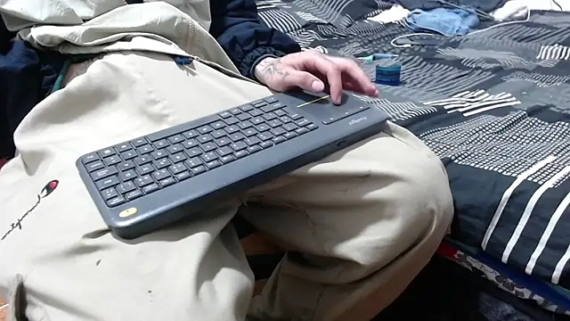 Snapshot of pervertsteens3 chatting on November 16, 2025, 5:02 am pervertsteens3 online show from November 16, 2025, 5:02 am