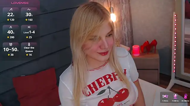 CrystalWoods94 online show from September 13, 2025, 1:44 pm