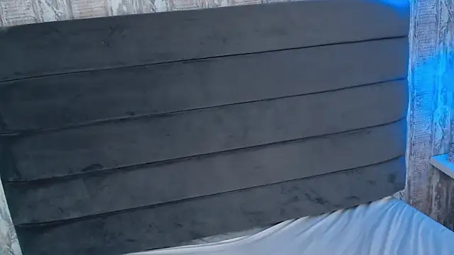 CrystalWoods94 online show from September 29, 2025, 1:49 pm