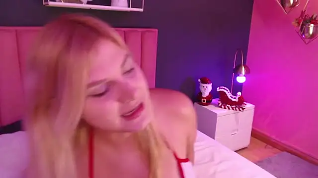 CrystalWoods94 online show from December 15, 2025, 1:48 pm