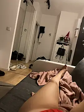 reema6969 online show from December 12, 2024, 4:53 pm