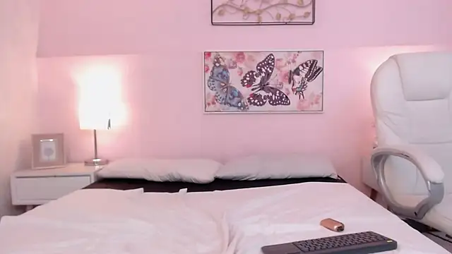 sara17  online show from November 2, 2025, 4:15 am