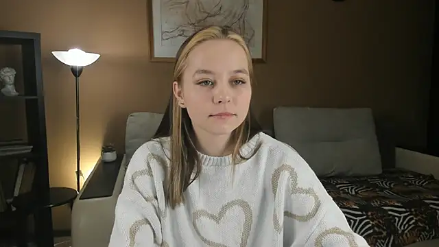 FalineDowlen online show from December 12, 2024, 2:37 am