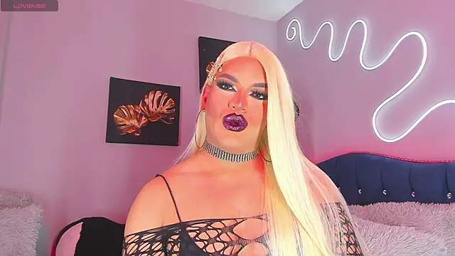 Snapshot of Missisabella_ chatting on September 12, 2025, 12:44 am Missisabella online show from September 12, 2025, 12:44 am