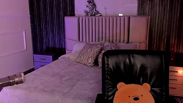 Snapshot of Lillyortiz chatting on February 16, 2026, 7:43 pm Lillyortiz online show from February 16, 2026, 7:43 pm