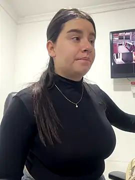 SaraBraun  online show from October 31, 2025, 2:18 pm