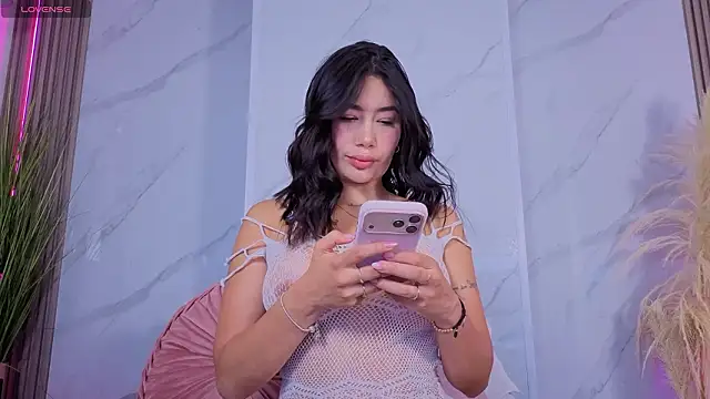 Snapshot of Chlooee__ chatting on February 5, 2026, 1:32 am Chlooee online show from February 5, 2026, 1:32 am