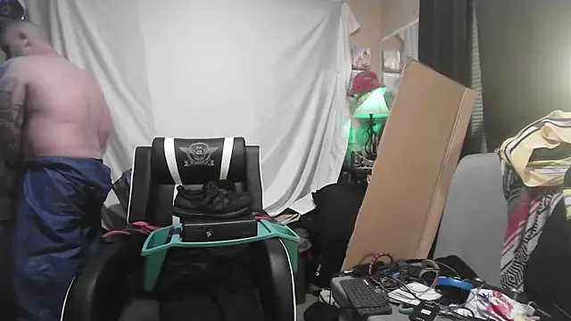 Snapshot of TwoFarty240 chatting on January 8, 2026, 6:16 am TwoFarty240 online show from January 8, 2026, 6:16 am