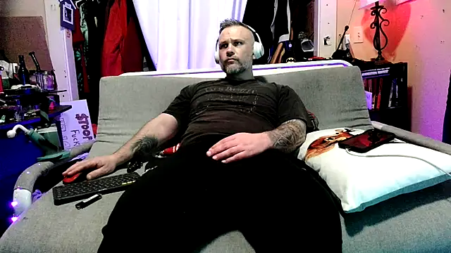 Snapshot of TwoFarty240 chatting on February 15, 2026, 11:12 pm TwoFarty240 online show from February 15, 2026, 11:12 pm