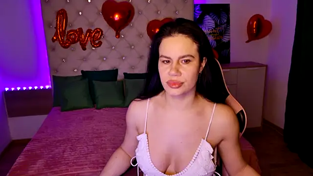 Snapshot of KattieSims chatting on February 6, 2025, 4:31 am KattieSims online show from February 6, 2025, 4:31 am