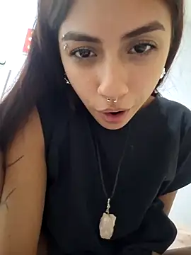 Snapshot of Jazmin-Cerezita chatting on February 26, 2026, 1:37 am Jazmin-Cerezita online show from February 26, 2026, 1:37 am