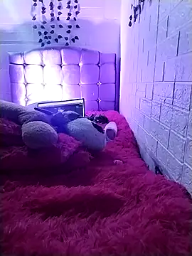 Snapshot of Yaz_Moon chatting on December 3, 2025, 1:35 am Yaz Moon online show from December 3, 2025, 1:35 am