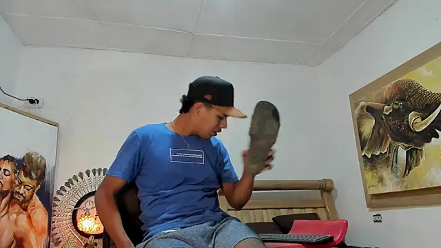 mr stiven  online show from April 4, 2026, 4:22 am