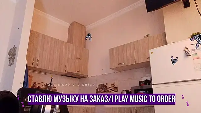 Snapshot of HappyZebra13 chatting on February 10, 2025, 6:42 am HappyZebra13 online show from February 10, 2025, 6:42 am