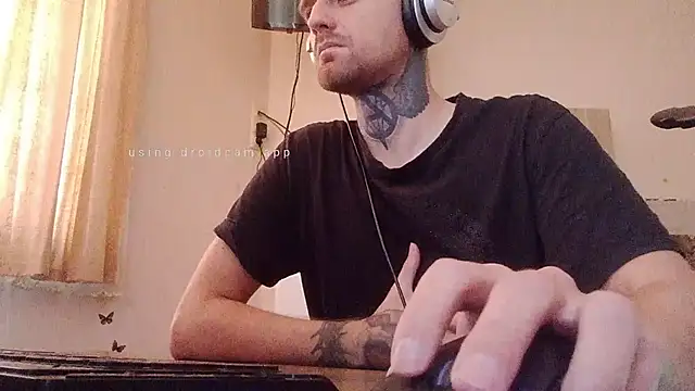 Snapshot of HappyZebra13 chatting on March 7, 2025, 8:34 am HappyZebra13 online show from March 7, 2025, 8:34 am