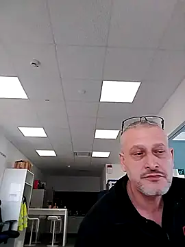 Snapshot of Husoban chatting on December 17, 2025, 3:18 pm Husoban online show from December 17, 2025, 3:18 pm