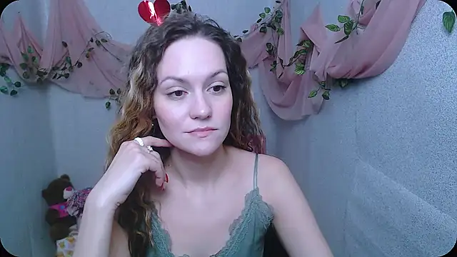 Snapshot of Lina_Star_S chatting on December 14, 2024, 6:35 am Lina Star S online show from December 14, 2024, 6:35 am