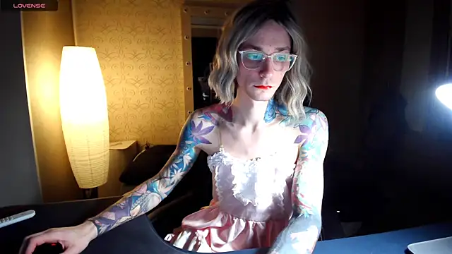 Snapshot of Julia_dolls chatting on November 21, 2025, 6:17 pm Julia dolls online show from November 21, 2025, 6:17 pm