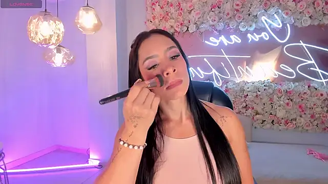 Snapshot of IsabelBornner chatting on December 22, 2025, 6:49 pm IsabelBornner online show from December 22, 2025, 6:49 pm