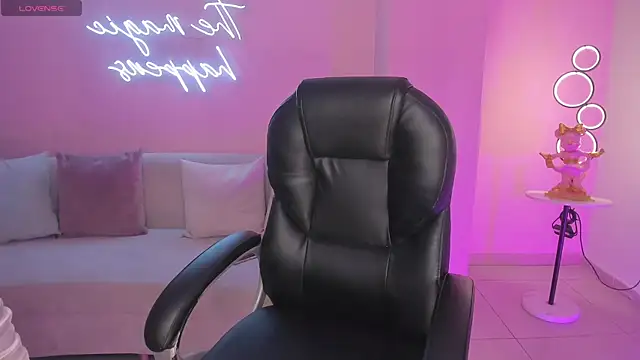 BellaCarteer  online show from November 8, 2025, 7:56 pm