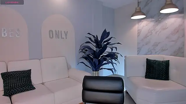 BellaCarteer  online show from April 4, 2026, 7:33 pm