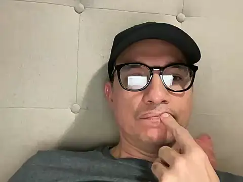 Snapshot of alex_ruiz85 chatting on December 2, 2025, 12:49 am alex ruiz85 online show from December 2, 2025, 12:49 am