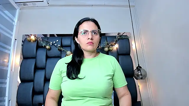 Snapshot of africa_holmes chatting on December 19, 2025, 2:07 am africa holmes online show from December 19, 2025, 2:07 am