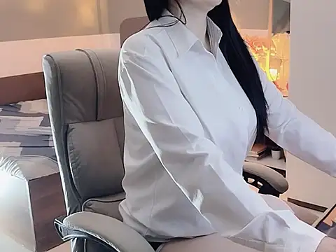 Snapshot of Eva-Public chatting on January 16, 2025, 6:37 pm Eva-Public online show from January 16, 2025, 6:37 pm