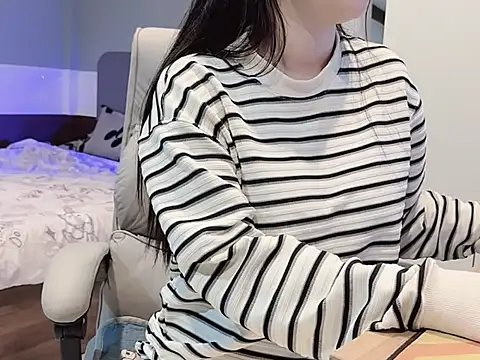 Snapshot of Eva-Public chatting on February 28, 2025, 7:35 pm Eva-Public online show from February 28, 2025, 7:35 pm