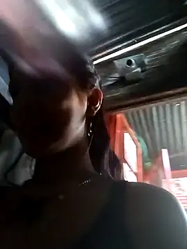 thamygomezz online show from September 8, 2025, 9:47 pm