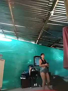 thamygomezz online show from September 24, 2025, 4:32 pm