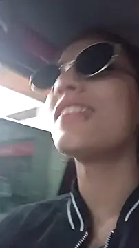 thamygomezz online show from October 6, 2025, 9:56 pm