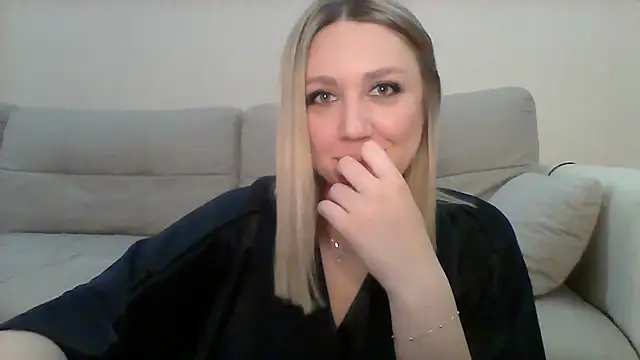 Snapshot of VickyLove047 chatting on September 24, 2025, 8:28 am VickyLove047 online show from September 24, 2025, 8:28 am
