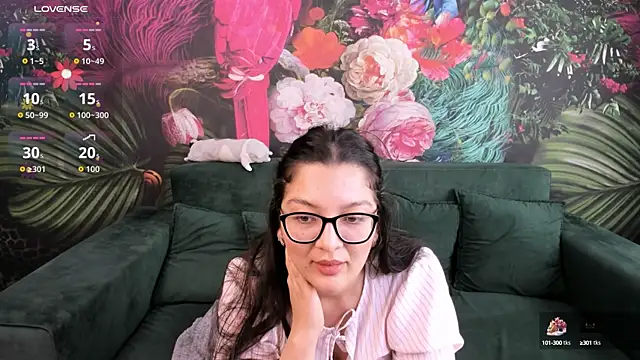 Snapshot of ZarifaBev chatting on October 10, 2025, 3:44 pm ZarifaBev online show from October 10, 2025, 3:44 pm