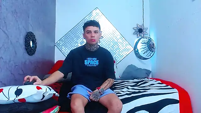 exotic hot couple online show from February 24, 2025, 9:09 pm