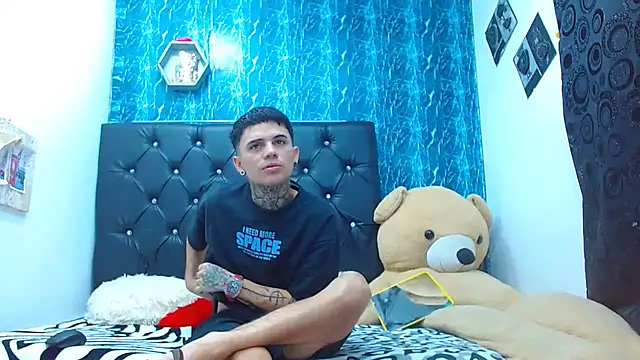 exotic hot couple online show from March 9, 2025, 7:26 pm