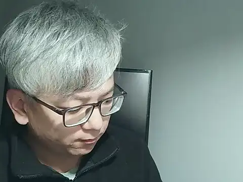 leoUSIR online show from October 28, 2025, 3:25 pm